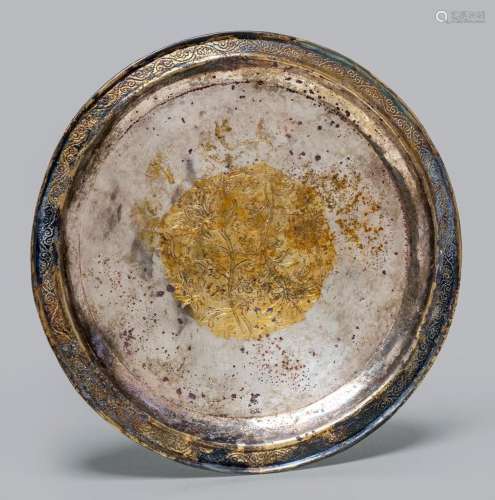 A RARE CHINESE GILT SILVER DISH, SONG DYNASTY (960-1279) 15....