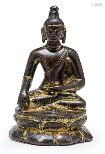 A RARE NEPALESE BRONZE FIGURE OF BUDDHA SHAKAYMUNI, 10TH/11T...