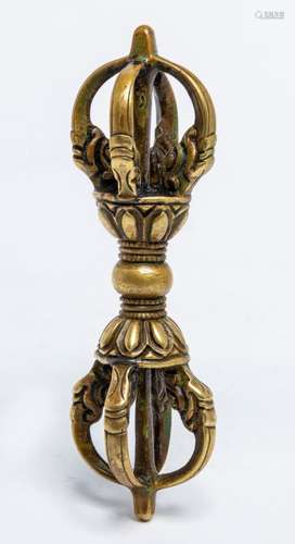 A TIBETAN GILT BRONZE VAJRA, 18TH CENTURY 12cm long