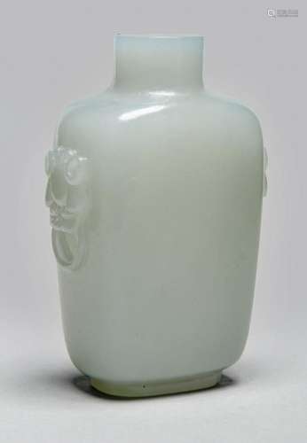 A CHINESE WHITE JADE SNUFF BOTTLE, QING DYNASTY (1636-1912) ...