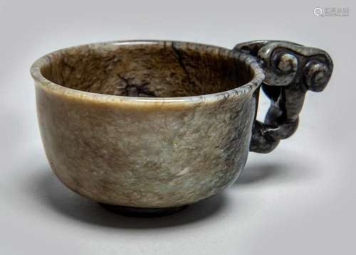 A CHINESE JADE CUP, MING DYNASTY (1368-1644) 8.9cm wide