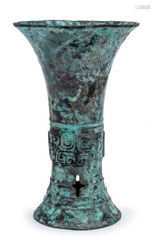 A CHINESE ARCHAIC RITUAL BRONZE WINE VESSEL, GU, SHANG DYNAS...