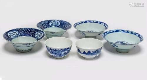A GROUP OF THREE PAIRS OF CHINESE BLUE AND WHITE BOWLS, QING...