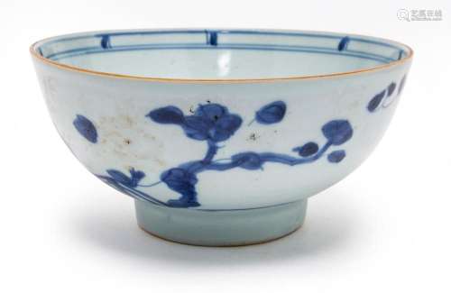 A CHINESE COPPER-RED DECORATED BLUE AND WHITE BOWL, KANGXI P...