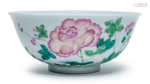 A CHINESE FAMILLE ROSE BOWL, GUANGXU SIX-CHARACTER MARK IN U...