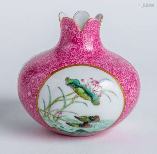 A CHINESE FAMILLE-ROSE VASE, QIANLONG MARK, 20TH CENTURY 9cm...