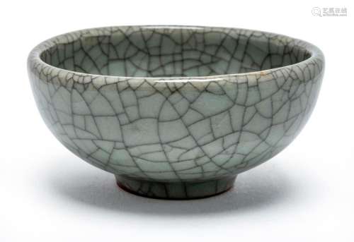 A CHINESE GE-GLAZED BUBBLE BOWL, QING DYNASTY, 18TH CENTURY ...