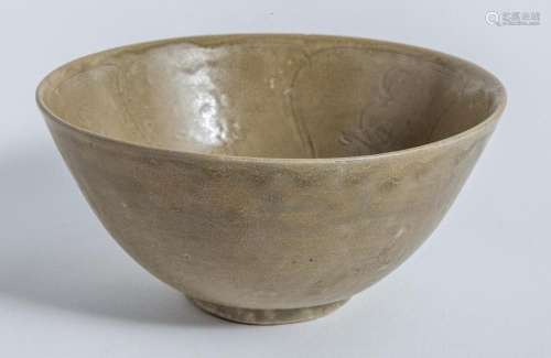 A CHINESE YUE CELADON INCISED BOWL, NORTHERN SONG DYNASTY (9...