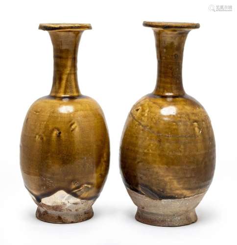 A PAIR OF CHINESE CELADON GLAZED LONG NECK VASES, SUI DYNAST...