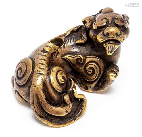 A CHINESE BRONZE LION, MING DYNASTY, 17TH CENTURY 5.3cm long