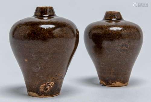 A PAIR OF CHINESE MINIATURE BROWN GLAZED MEIPING VASES, YUAN...