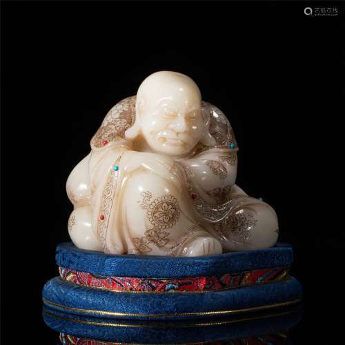 A CHINESE CARVED SOAPSTONE FIGURE OF ARHAT