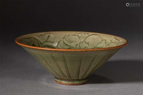 A CHINESE CELADON GLAZED PORCELAIN BOWL