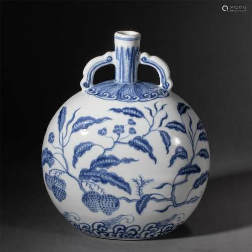 A CHINESE BLUE AND WHITE PORCELAIN MOON FLASK