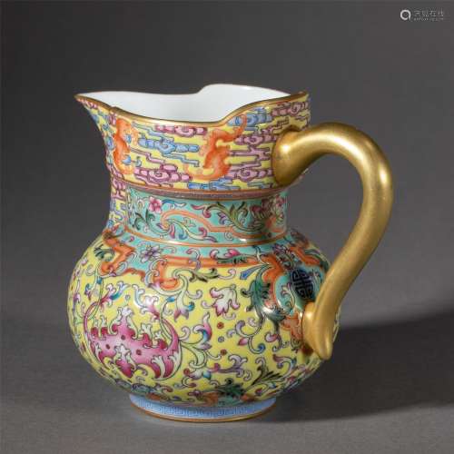 A CHINESE POLYCHROME ENAMELLED PORCELAIN EWER
