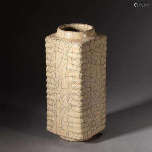 A CHINESE GE-STYLE GLAZED PORCELAIN CONG VASE