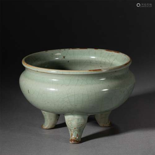 A CHINESE CELADON GLAZED PORCELAIN CENSER