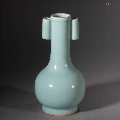 A CHINESE SKY-BLUE GLAZED PORCELAIN ARROW VASE