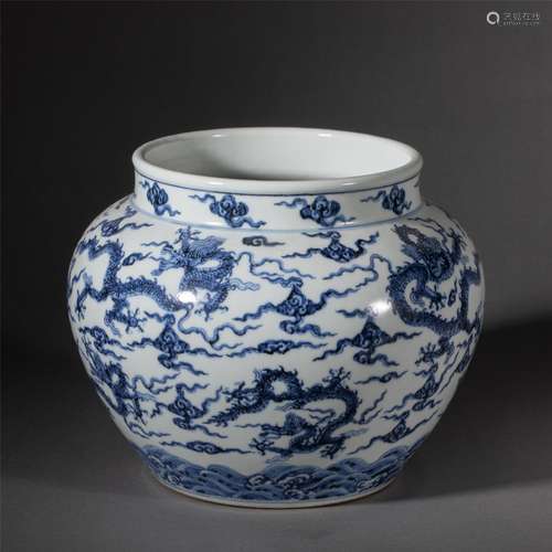 A CHINESE BLUE AND WHITE PORCELAIN JAR