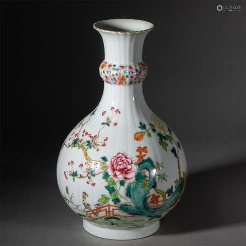 A CHINESE FAMILLE ROSE FLORAL VASE