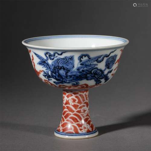 A CHINESE BLUE AND WHITE COPPER RED PORCELAIN STEM CUP