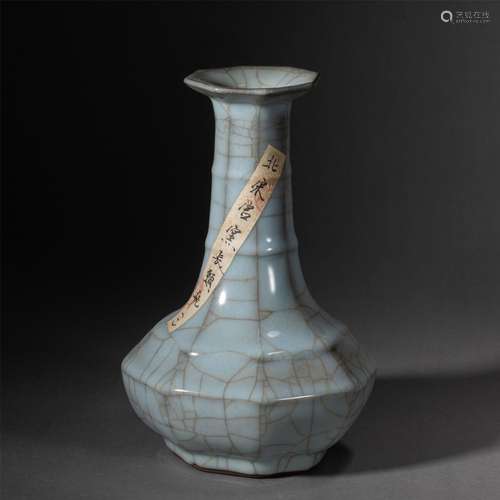 A GE-STYLE GLAZED PORCELAIN VASE