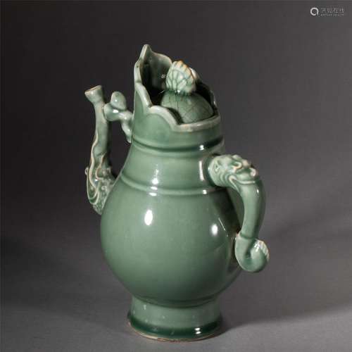 A CHINESE GREEN GLAZED PORCELAIN EWER