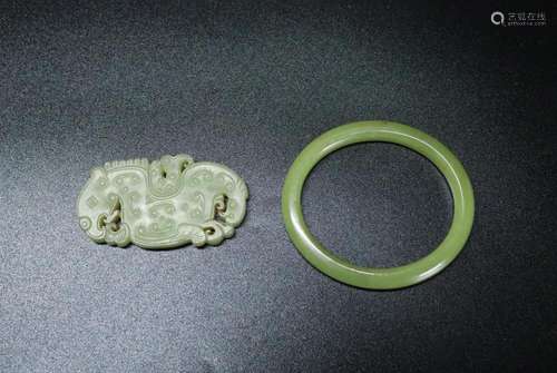 Chinese Yellow Jade Archaistic Pendant Oval Bangle