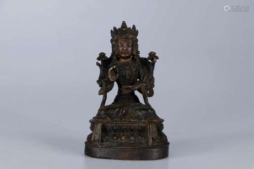CHINE, XVe-XVIe siècle. Statuette de Tara en bronze pat