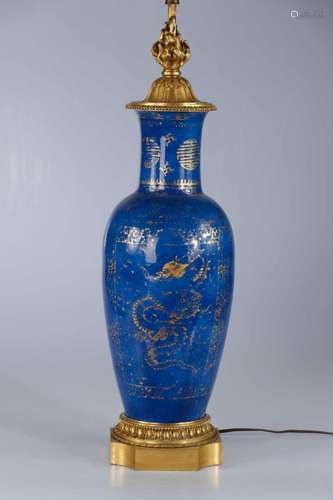 CHINE, Époque Kangxi. Vase de forme balustre en porcela