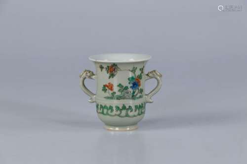 CHINE, Époque Kangxi. Coupe en porcelaine montée sur un