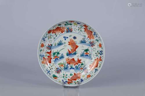 CHINE, XVIIIe-XIXe siècle. Assiette en porcelaine prése