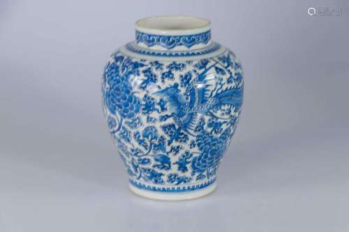 CHINE, XVIIIe-XIXe siècle. Jarre en porcelaine à décor