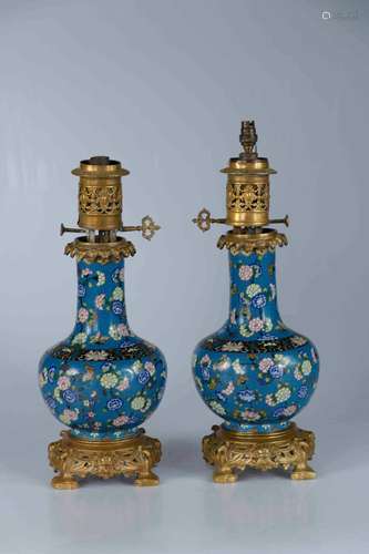 (2) CHINE, XIXe siècle. Paire de vases en bronze et éma