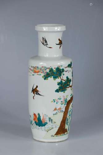 CHINE, XIXe siècle. Vase rouleau en porcelaine la panse