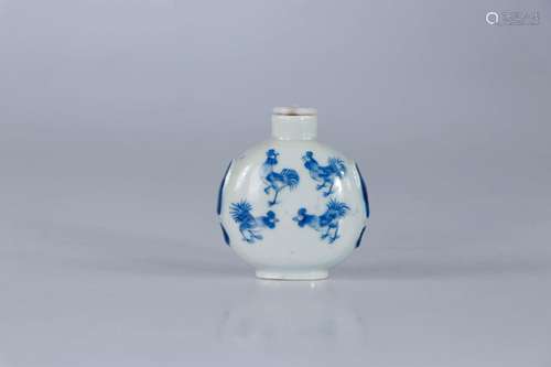 CHINE, XIXe siècle. Flacon tabatière en porcelaine bleu