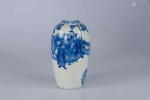 CHINE, XIXe siècle. Vase en porcelaine bleu blanc à déc