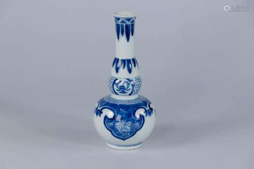 CHINE, Fin du XIXe-début du XXe siècle. Vase en porcela