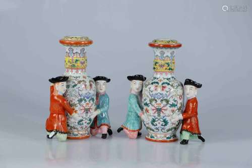 (2) CHINE, XXe siècle. Intéressante paire de vases en p