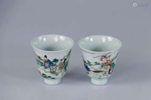(2) CHINE, XXe siècle. Paire de coupes en porcelaine mo