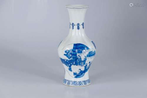 CHINE, XXe siècle. Vase en porcelaine de forme balustre
