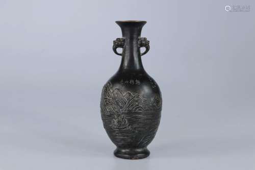 CHINE, XXe siècle. Vase piriforme en étain, les anses e