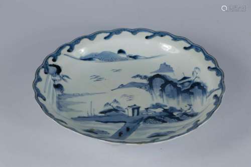 JAPON, XVIIIe siècle. Plat en porcelaine bleu et blanc