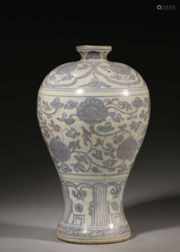 A blue and white interlocking lotus porcelain meiping,Yuan D...