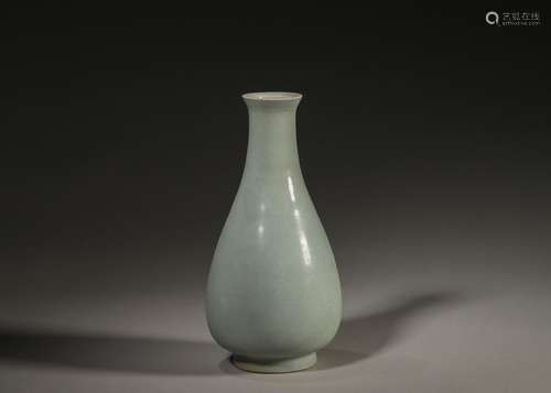 A Longquan kiln porcelain vase