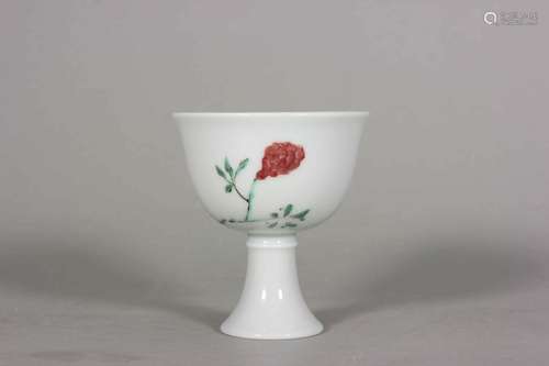 A multicolored flower porcelain cup,Qing Dynasty,China