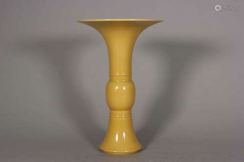 A yellow glaze porcelain beaker vase,Qing Dynasty,China