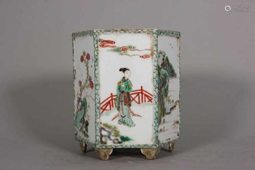 A multicolored figure porcelain brush pot,Qing Dynasty,China