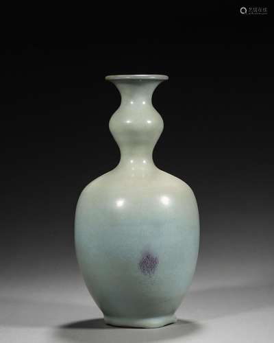 A red spotted Jun kiln porcelain vase