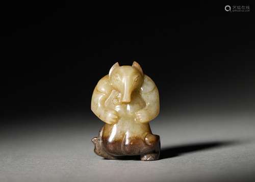 A bear shaped jade pendant  ,Han Dynasty,China